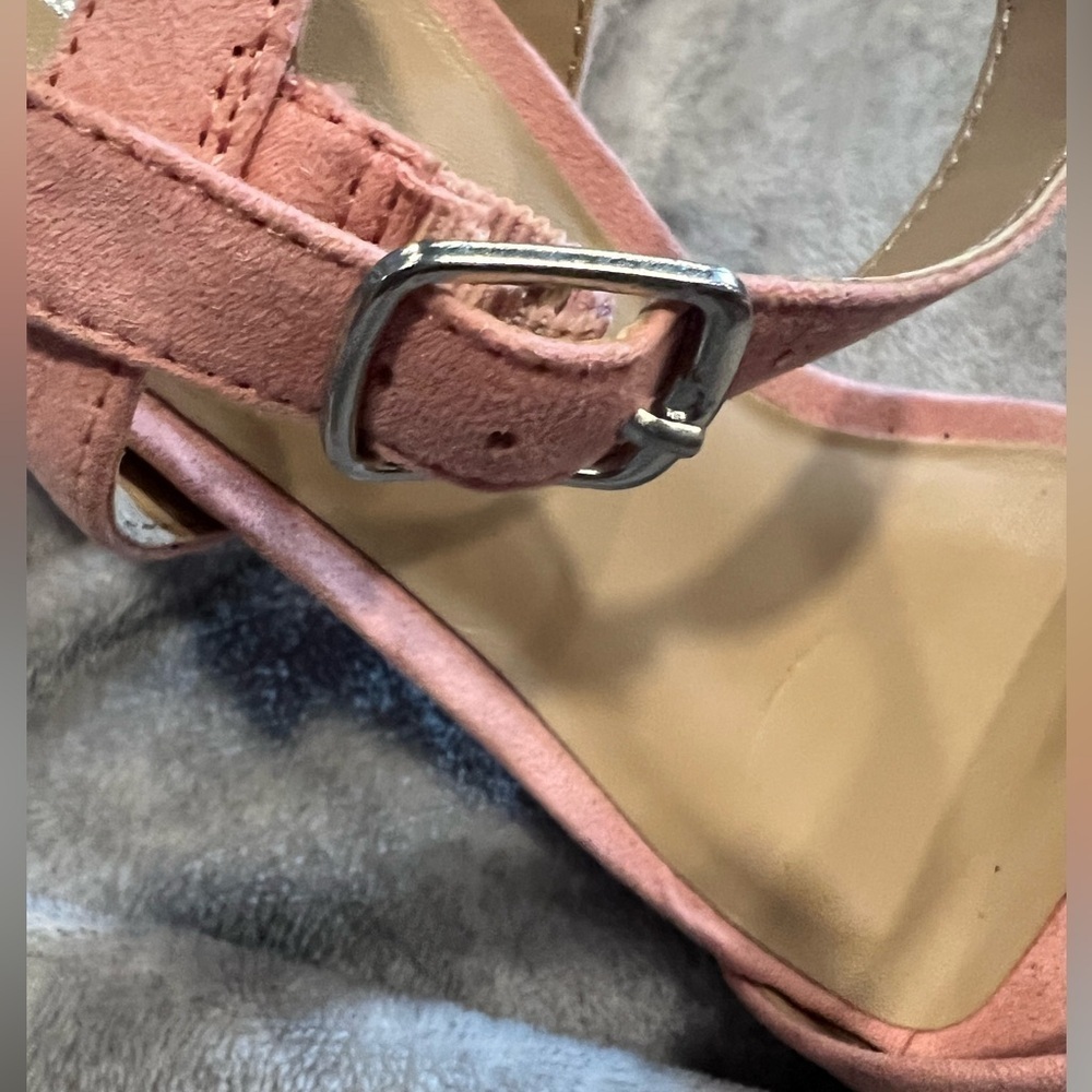 Pink heels - Picture 3 of 7